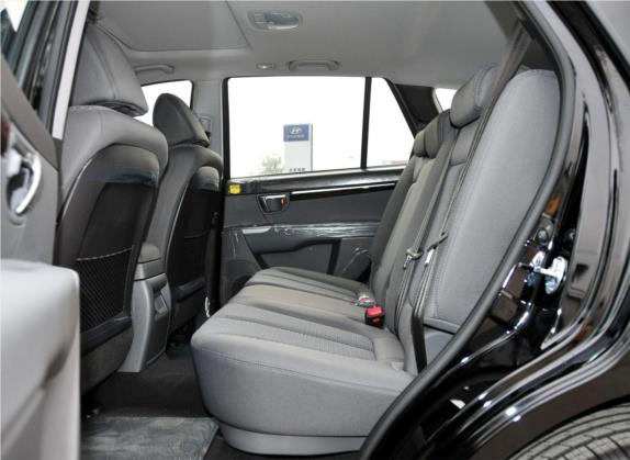 胜达经典 2012款 2.4 舒适版 七座四驱 车厢座椅   后排空间