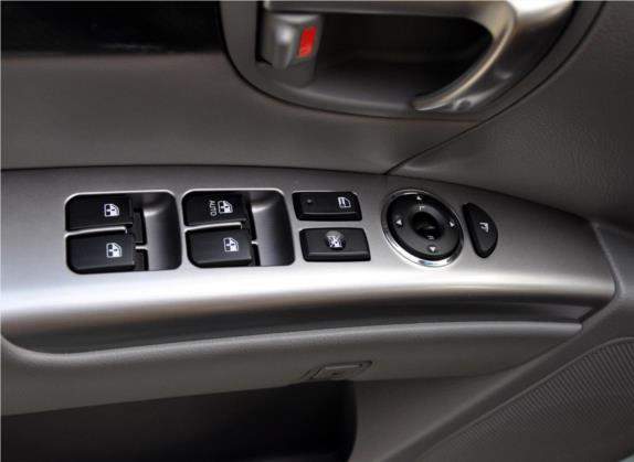 胜达经典 2012款 2.4 豪华版 七座四驱 车厢座椅   门窗控制
