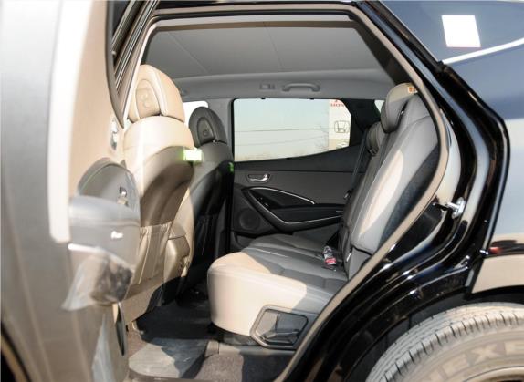 胜达(进口) 2013款 3.0L 四驱旗舰版 7座 欧IV 车厢座椅   后排空间
