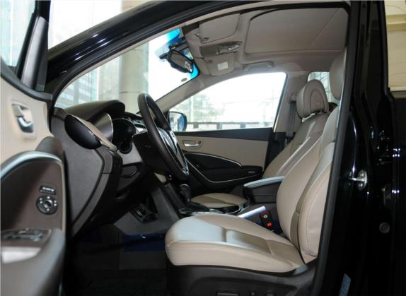 胜达(进口) 2013款 3.0L 四驱舒适导航版 7座 欧V 车厢座椅   前排空间