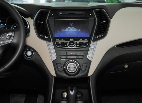 胜达(进口) 2013款 3.0L 四驱尊享版 7座 欧V 中控类   中控台
