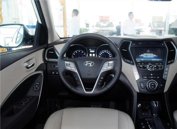 胜达(进口) 2013款 3.0L 四驱旗舰版 7座 欧V 中控类   驾驶位