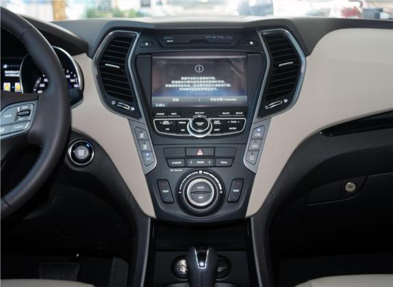 胜达(进口) 2013款 3.0L 四驱旗舰版 7座 欧V 中控类   中控台