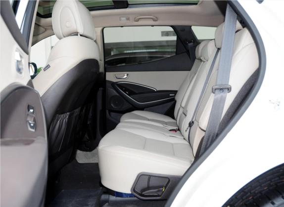 胜达(进口) 2013款 3.0L 四驱旗舰版 7座 欧V 车厢座椅   后排空间