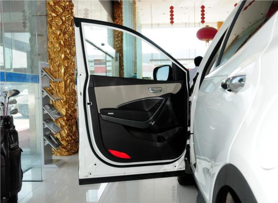 胜达(进口) 2013款 3.0L 四驱旗舰版 7座 欧V 车厢座椅   前门板