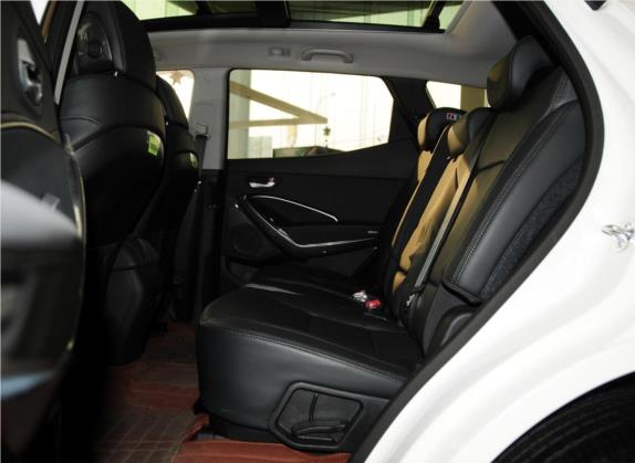 胜达(进口) 2013款 改款 3.0L 四驱舒适导航版 欧IV 车厢座椅   后排空间