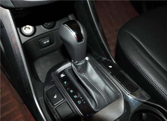 胜达(进口) 2013款 改款 3.0L 四驱舒适导航版 欧IV 中控类   挡把