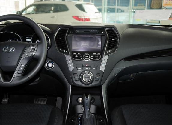胜达(进口) 2013款 改款 3.0L 四驱豪华版 欧IV 中控类   中控台