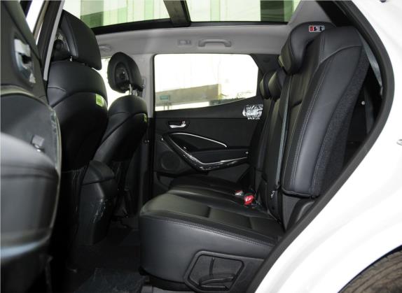 胜达(进口) 2013款 改款 3.0L 四驱豪华版 欧IV 车厢座椅   后排空间