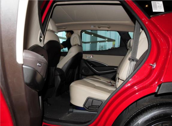 胜达(进口) 2013款 改款 3.0L 四驱旗舰版 欧IV 车厢座椅   后排空间