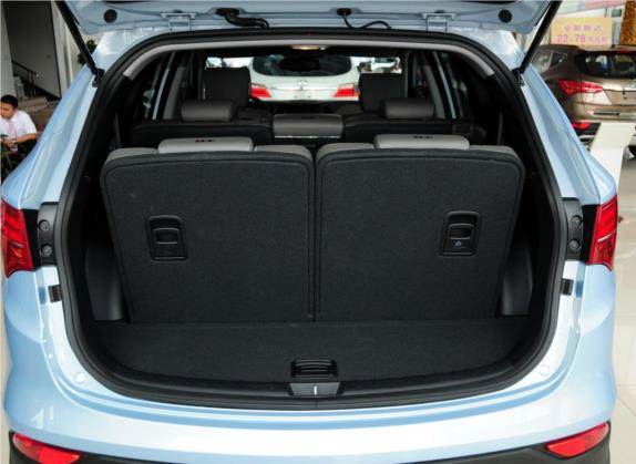 胜达(进口) 2013款 改款 3.0L 四驱舒适导航版 欧V 车厢座椅   后备厢