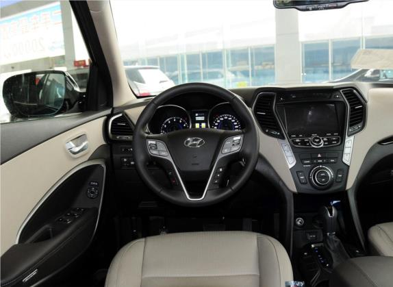 胜达(进口) 2013款 改款 3.0L 四驱尊享版 欧V 中控类   驾驶位