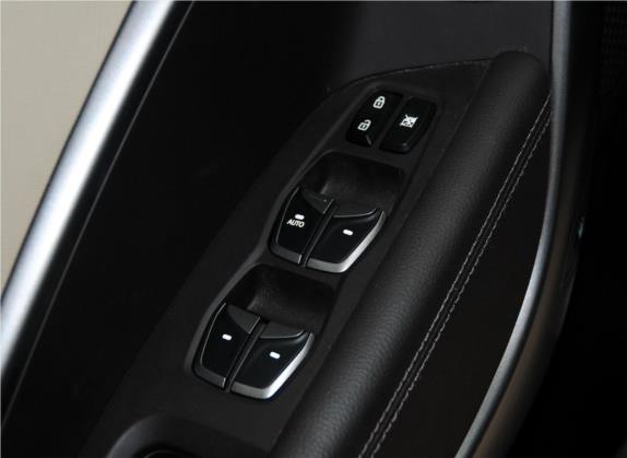 胜达(进口) 2013款 改款 3.0L 四驱尊享版 欧V 车厢座椅   门窗控制