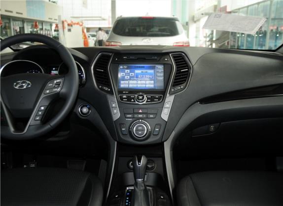 格越 2013款 3.0L 6座四驱舒适版 中控类   中控台