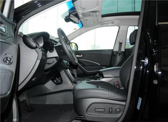 格越 2013款 3.0L 6座四驱旗舰版 车厢座椅   前排空间