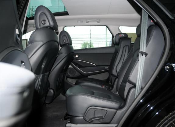 格越 2013款 3.0L 6座四驱旗舰版 车厢座椅   后排空间
