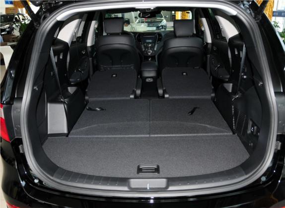 格越 2013款 3.0L 6座四驱旗舰版 车厢座椅   后备厢