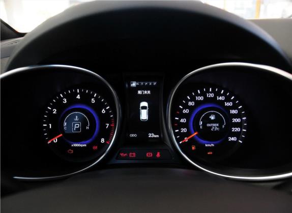 格越 2013款 3.0L 7座四驱棕色内饰旗舰版 中控类   仪表盘