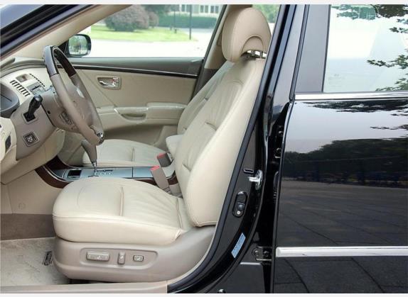 雅尊 2009款 3.3L 豪华型 车厢座椅   前排空间