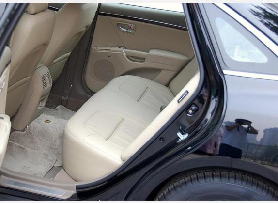 雅尊 2009款 3.3L 豪华型 车厢座椅   后排空间