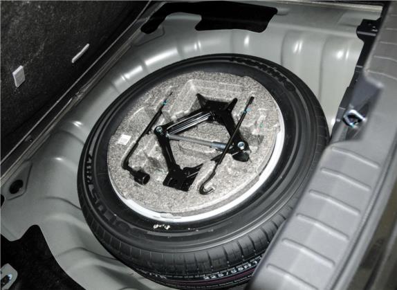 雅尊 2011款 2.4L 豪华型 其他细节类   备胎