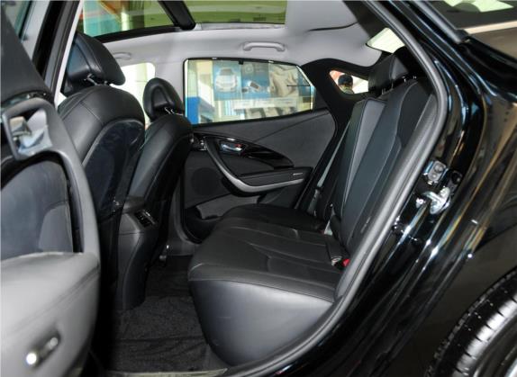雅尊 2011款 2.4L 豪华型 车厢座椅   后排空间