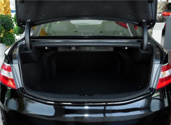 雅尊 2011款 2.4L 尊贵型 车厢座椅   后备厢