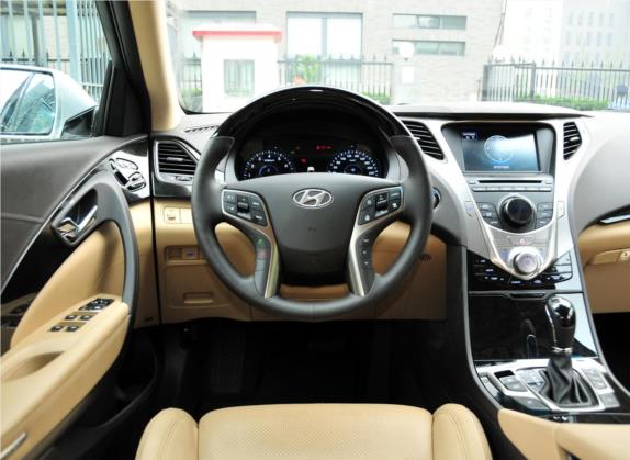 雅尊 2011款 3.0L 旗舰型 中控类   驾驶位