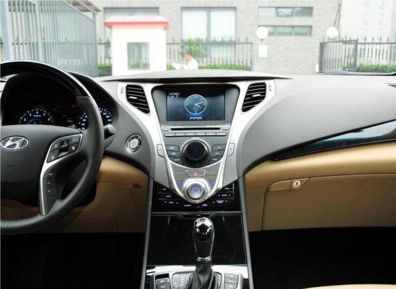 雅尊 2011款 3.0L 旗舰型 中控类   中控台