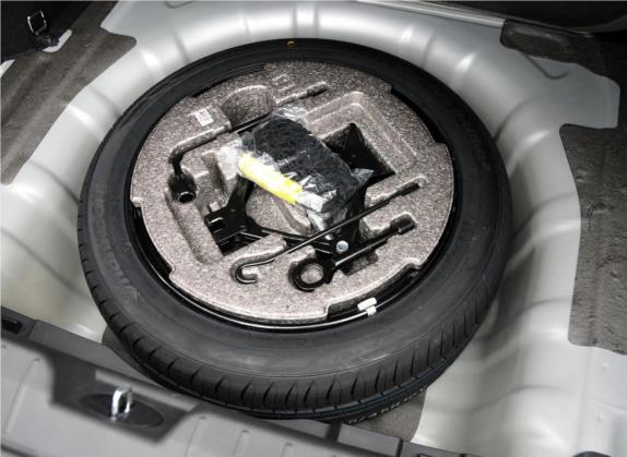 雅尊 2011款 3.0L 旗舰型 其他细节类   备胎