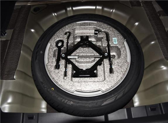 雅尊 2015款 3.0L 旗舰型 其他细节类   备胎
