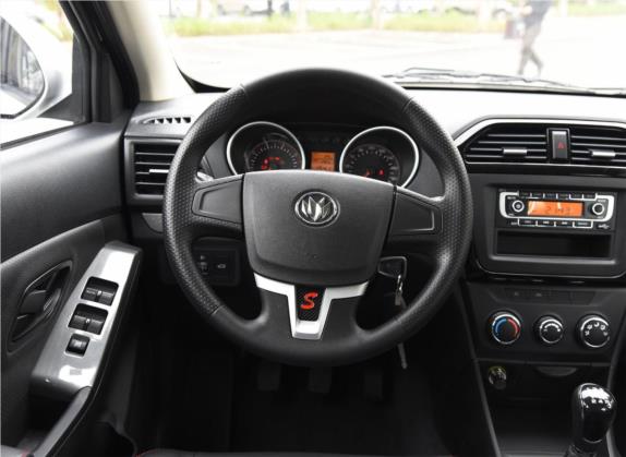 启腾V60 2017款 1.5L 舒适型 中控类   驾驶位