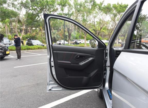 启腾V60 2017款 1.5L 舒适型 车厢座椅   前门板
