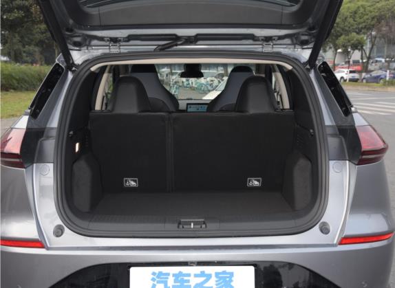 小鹏G3 2021款 G3i 520N+ 车厢座椅   后备厢