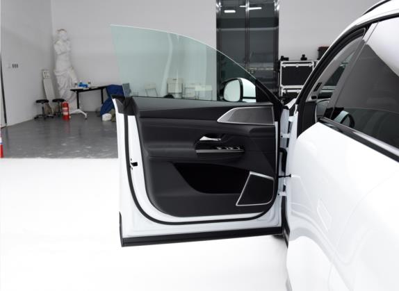 小鹏G9 2022款 650 性能版Max 车厢座椅   前门板