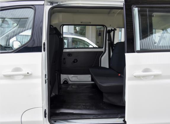 金海狮M 2022款 1.5L 工程狮客车 5座 车厢座椅   后排空间