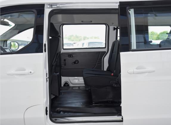 金海狮M 2022款 1.5L 工程狮客车 6座 车厢座椅   后排空间