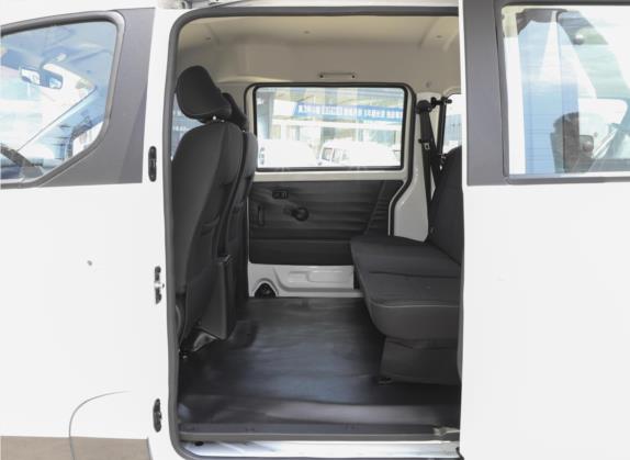 金海狮M 2022款 熊猫版 1.5L 工程狮客车 5座 车厢座椅   后排空间