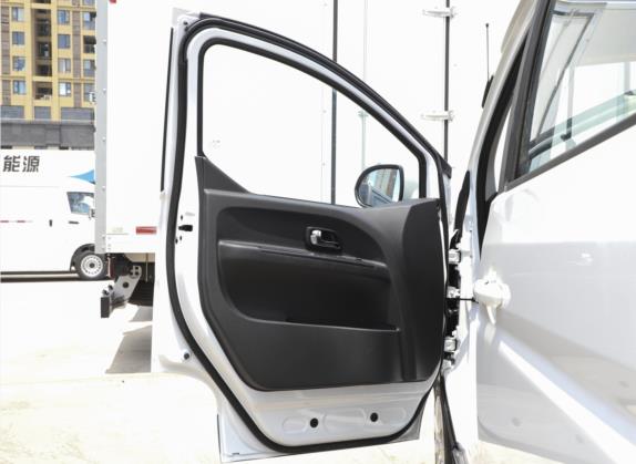 金海狮M 2022款 熊猫版 1.5L 工程狮客车 5座 车厢座椅   前门板