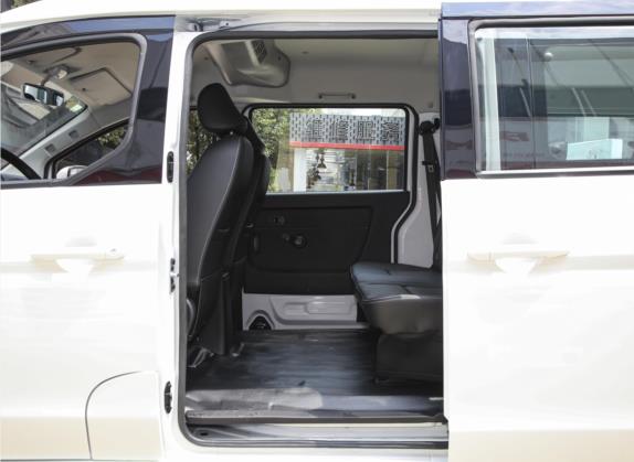 金海狮M 2022款 1.5L 旅行狮客车 5座 车厢座椅   后排空间