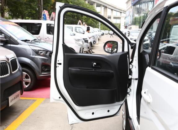 金海狮M 2022款 熊猫版 1.5L 旅行狮客车 7座 车厢座椅   前门板