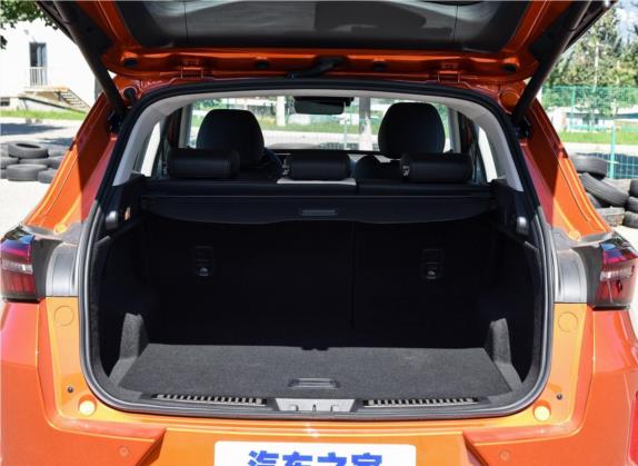 星途追风 2019款 1.6T DCT星尊版 车厢座椅   后备厢