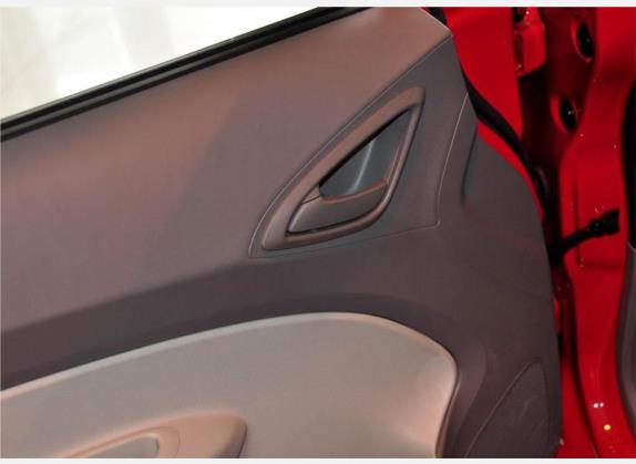 赛欧 2010款 三厢 1.2L 手动理想版 车厢座椅   门窗控制