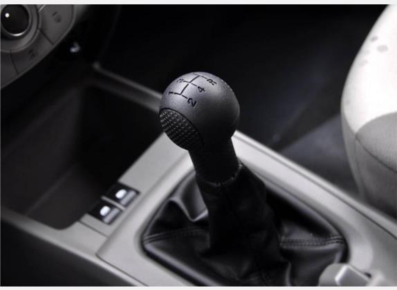 赛欧 2010款 三厢 1.4L 手动理想版 中控类   挡把