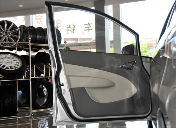 赛欧 2010款 三厢 1.4L AMT优逸版 车厢座椅   前门板