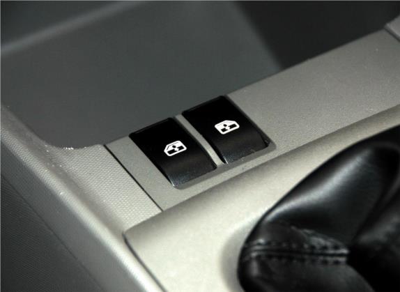 赛欧 2010款 三厢 1.2L 手动时尚版 车厢座椅   门窗控制