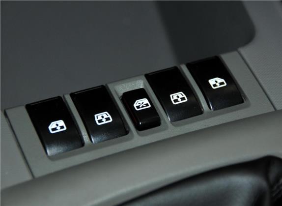 赛欧 2011款 三厢 1.4L 手动幸福版 车厢座椅   门窗控制