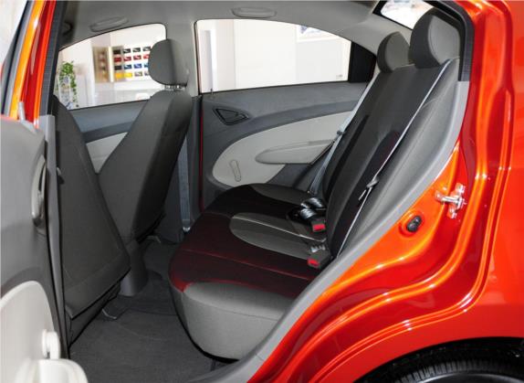 赛欧 2013款 三厢 1.2L 手动时尚版 车厢座椅   后排空间