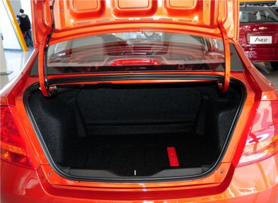 赛欧 2013款 三厢 1.2L 手动时尚版 车厢座椅   后备厢