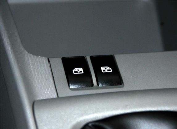 赛欧 2013款 三厢 1.2L 手动时尚版 车厢座椅   门窗控制